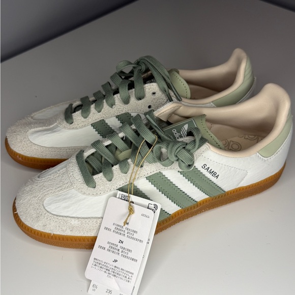 Adidas Samba Sneakers in White and Green - Picture 4 of 7
